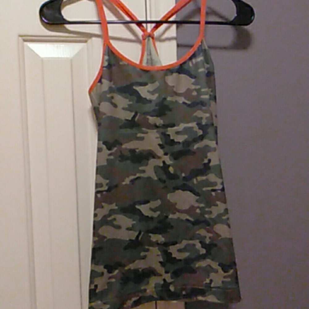 Exercise top camoflaug really soft and cute